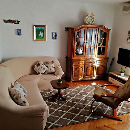 Apartmani Anda Трогир Екстериор снимка
