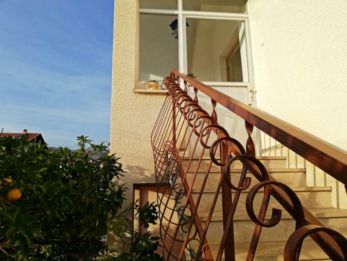 Apartmani Anda Трогир Екстериор снимка